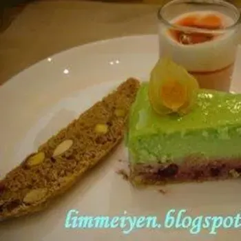 Pistachio Biscoitti,Pandan C.Cake,Raspberry Mousse