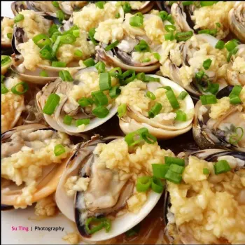Steamed Clams with garlic and glass noodles