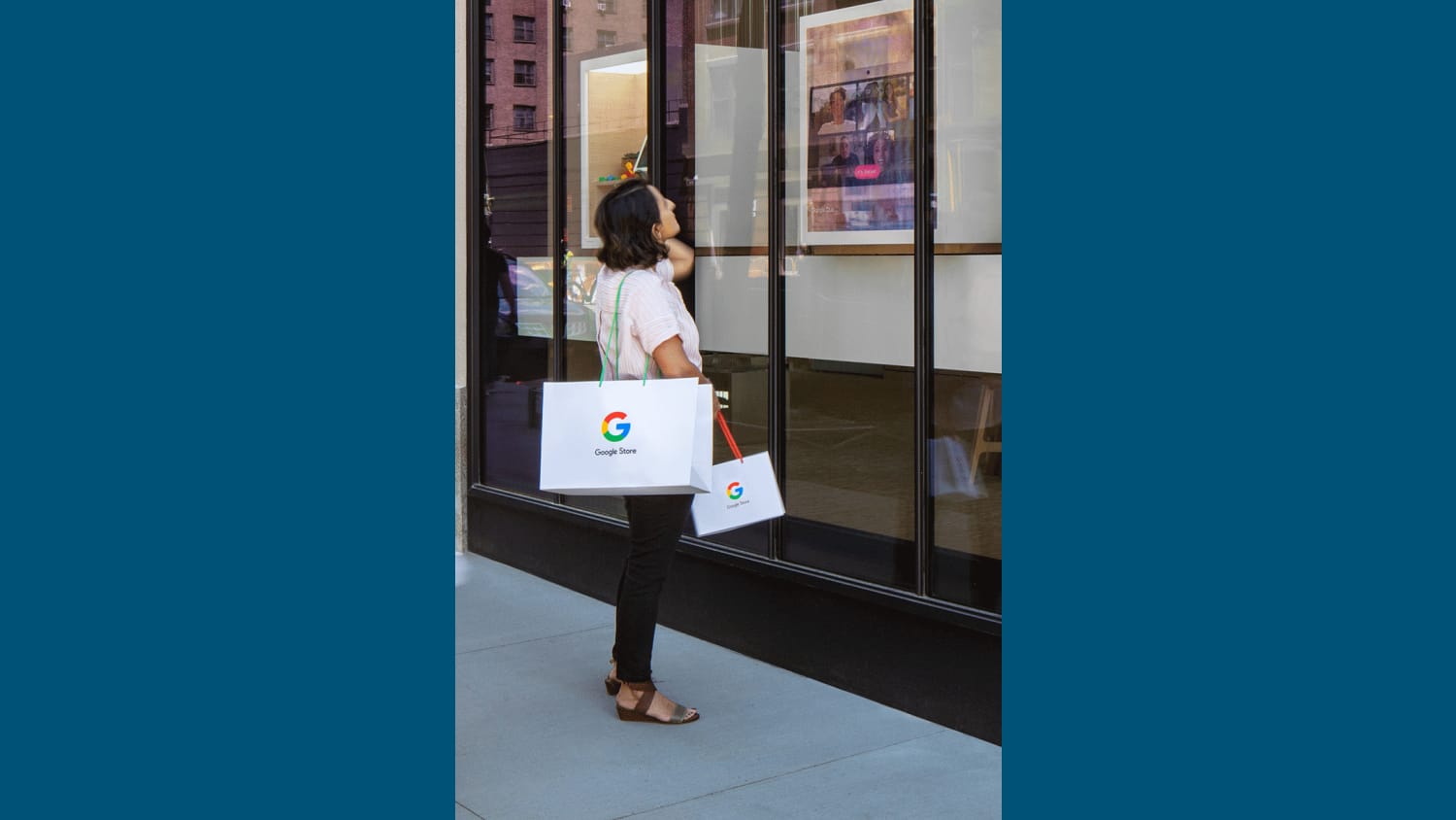 WEB Shopper Looking at Discovery Box