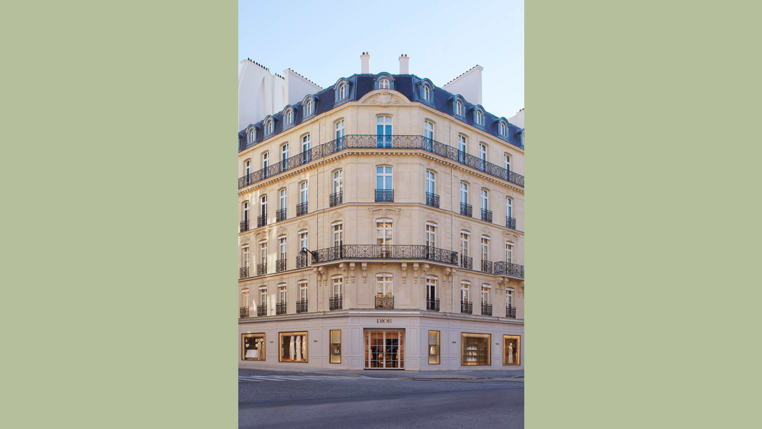 WEB DIOR 30 MONTAIGNE FACADE Adrien Dirand 1