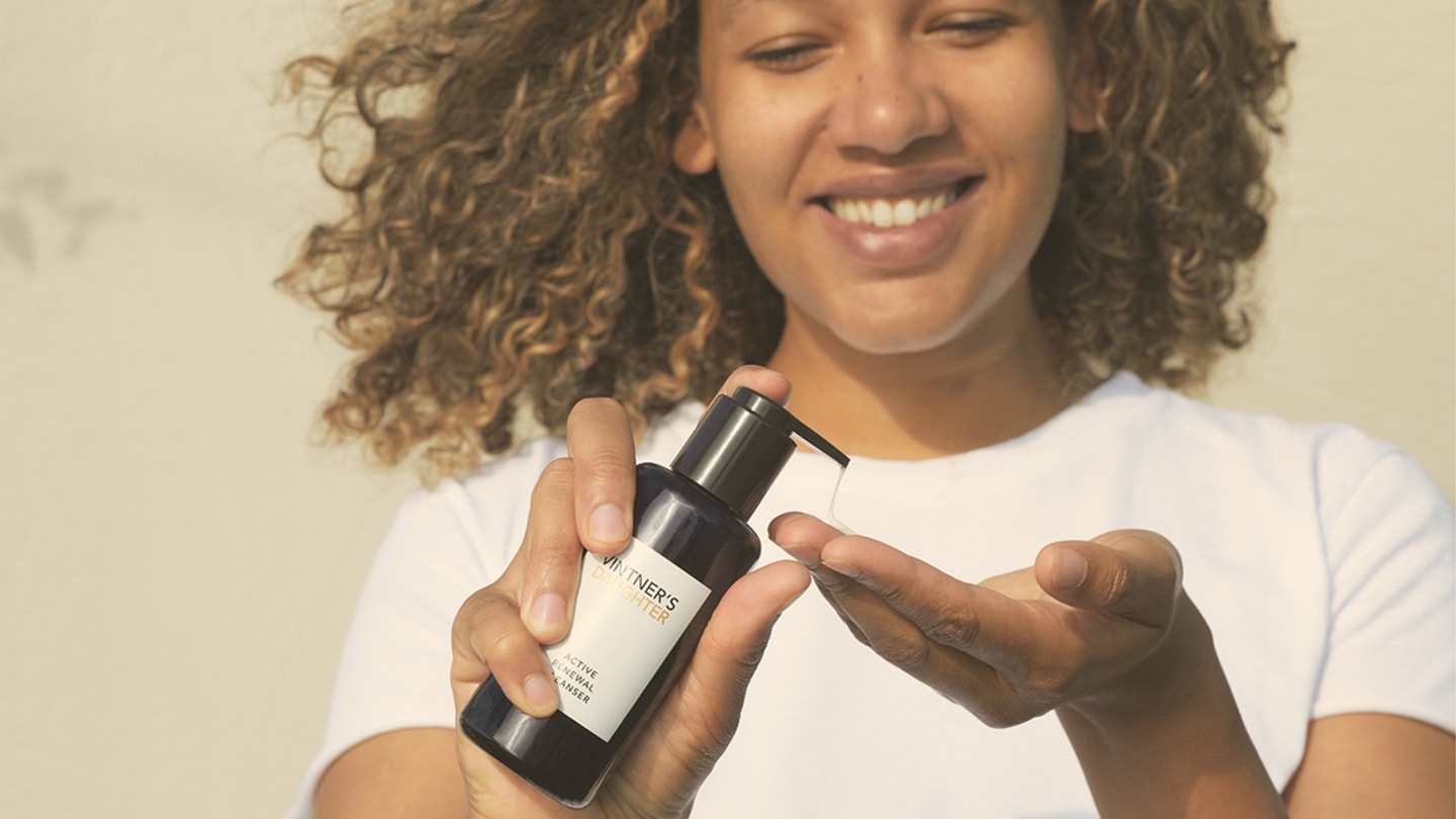 2 2022 Cleanser Model Bottle