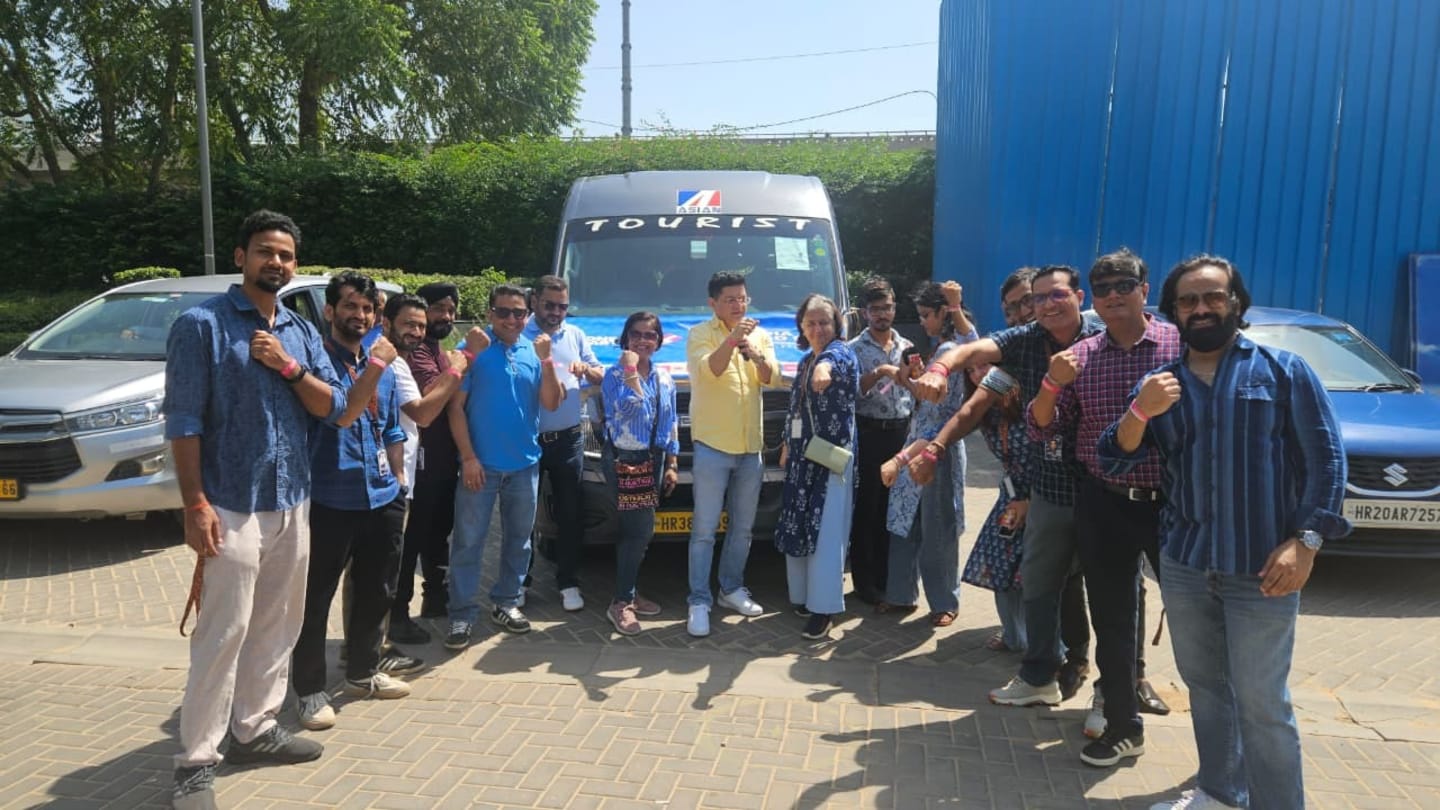 Group photo of the VML India Gurgaon team during Foundation Day celebrations