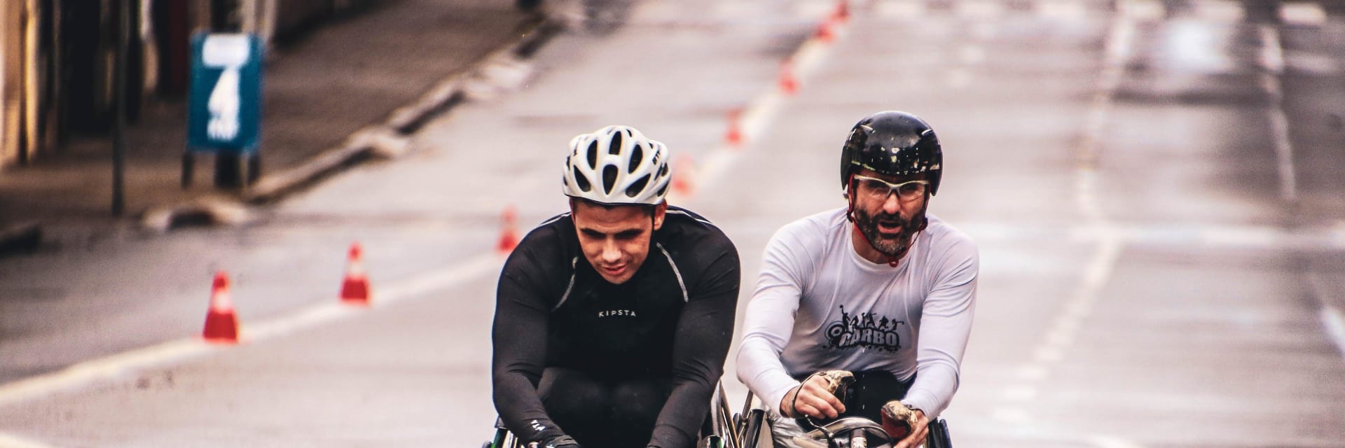 Two cyclist running on each other