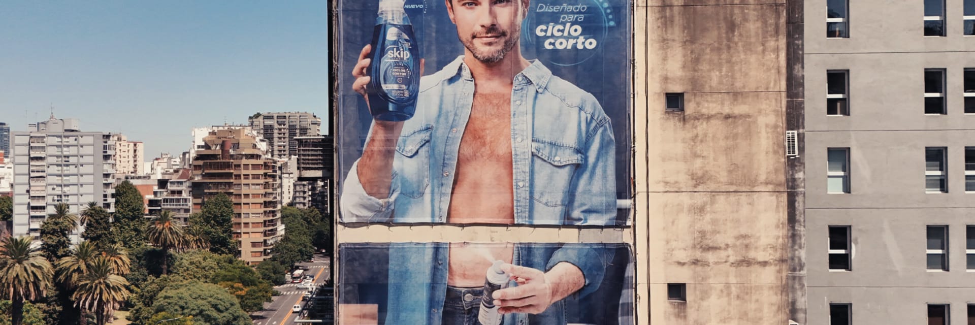 Imagen de la campaña All Body Billboard   de VML Argentina para Dove
