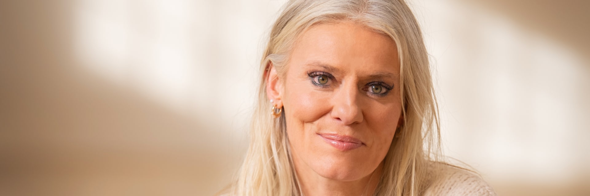 Cat Davis headshot
