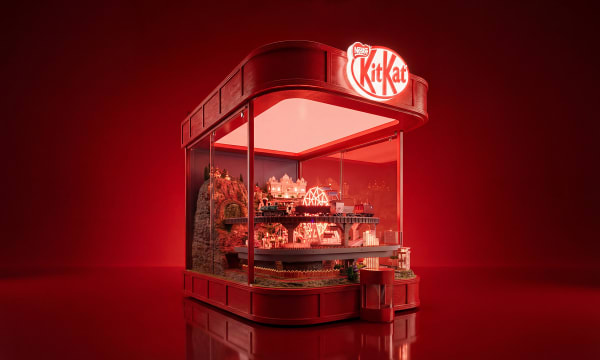 KitKat Slooowest Vending Machine campaign showing a red vending machine encouraging people to slow down