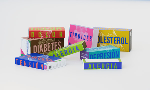Colorful medicine boxes with Spanish labels for common ailments like pain, diabetes, thyroid, cholesterol, and allergy.