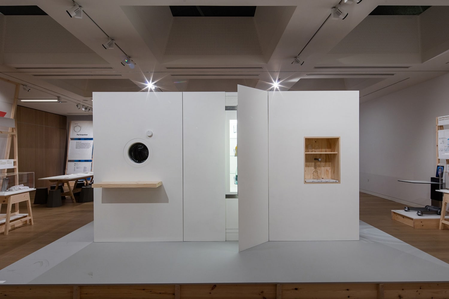 WEB 170112 Design Museum Old New43