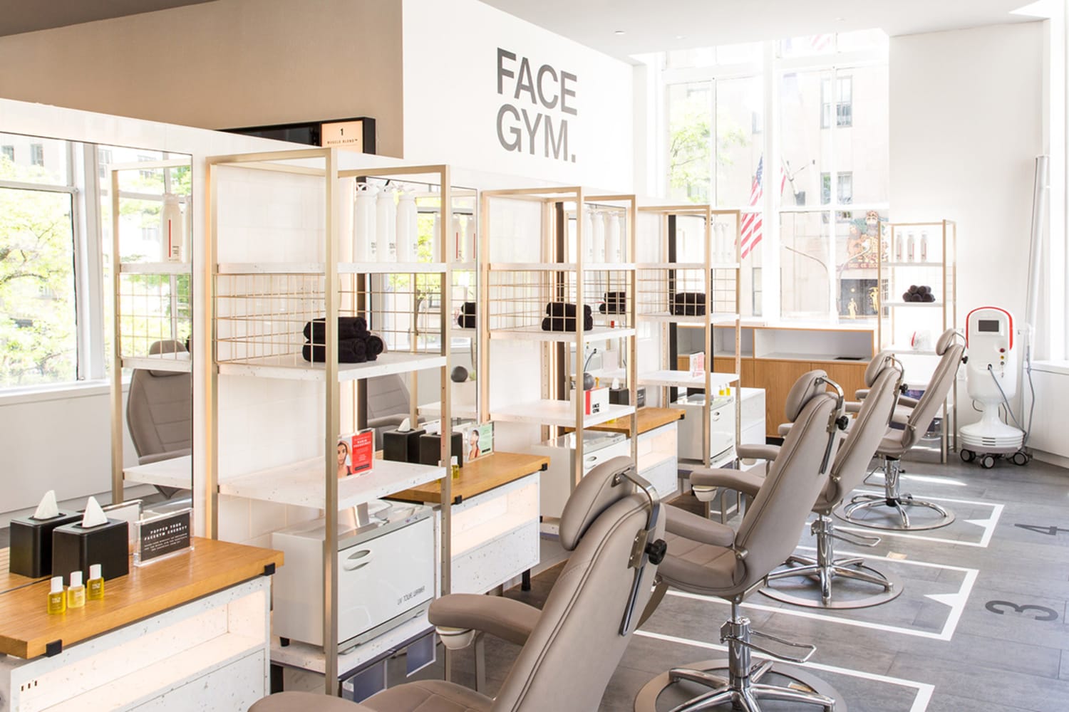 WEB Saks Fifth Avenue Face Gym