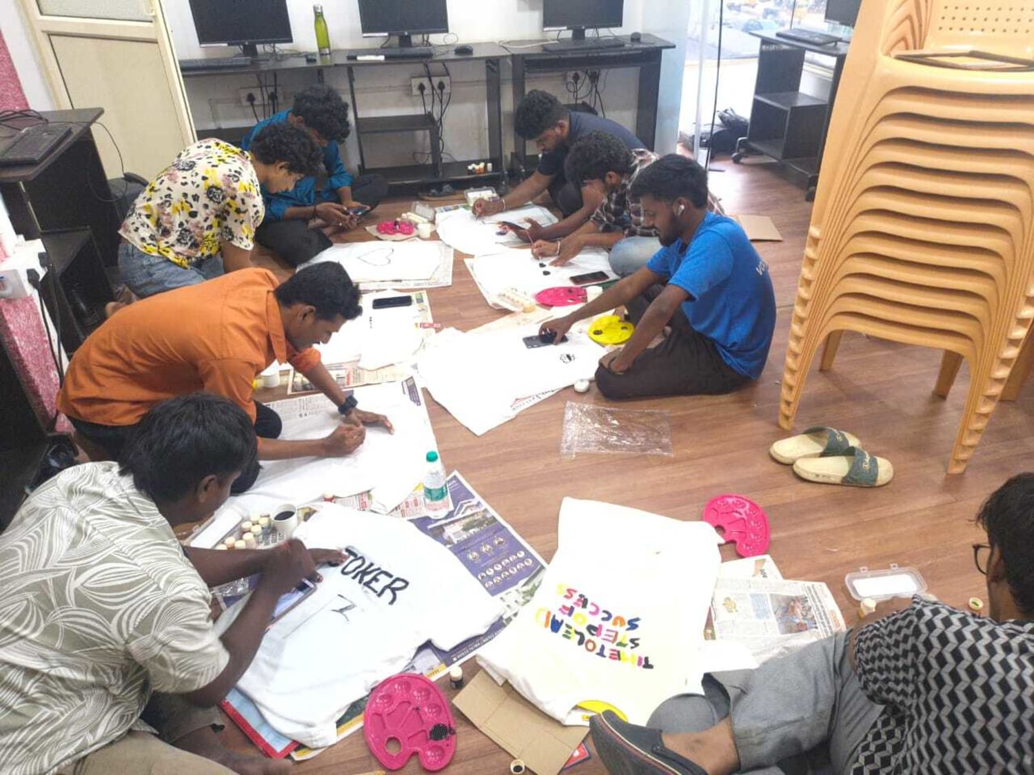 VML India Chennai employees and schoolgirls and boys participating in a T shirt painting activity.
