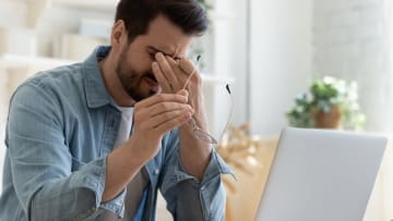 Digitális detox: Illóolajok a képernyő előtti fáradtság ellen