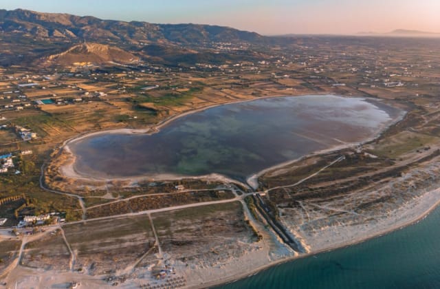 Tigaki Salt Pan & Beach
