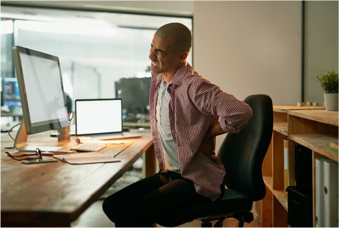 back-pain-while-working-on-pc
