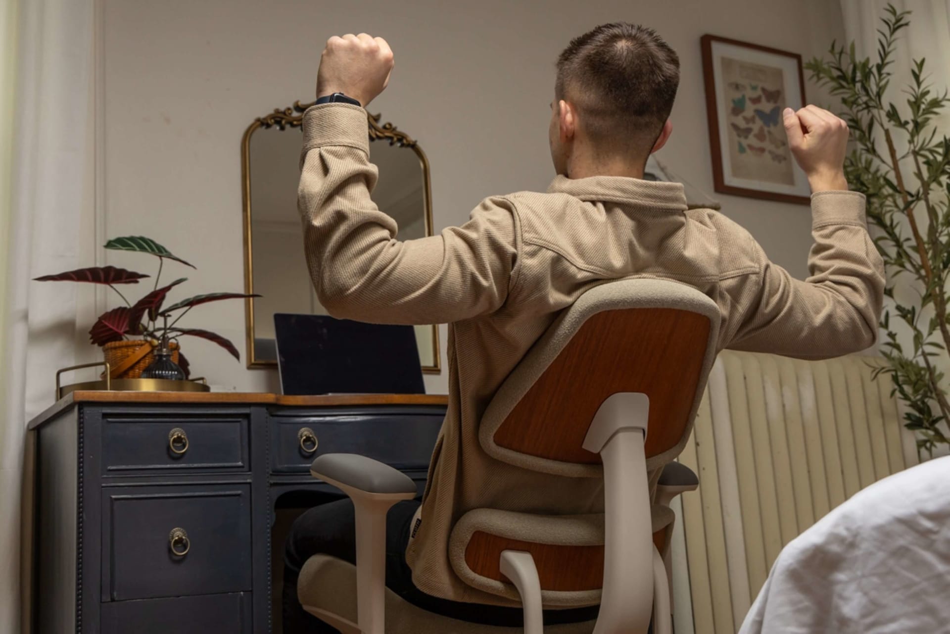 Preview image for Finding the Best Office Chair for Shoulder Pain: What You Need to Know