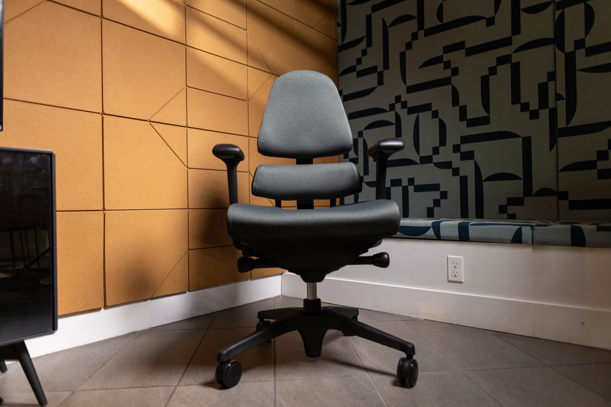 anthros_chair_5