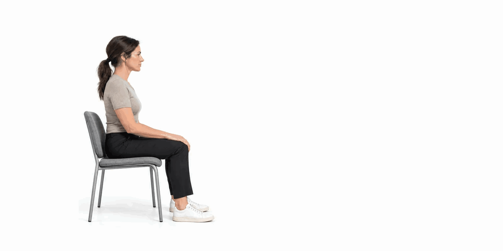 Animated side view of a seated woman going from upright to slumped: her pelvis rolls backward, her lower back rounds, her upper back slumps and her head drifts forward, with each step numbered and labelled.