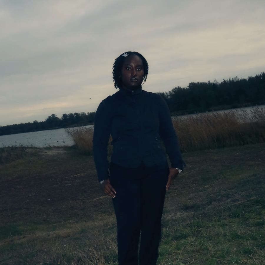 Joya Astou press pic