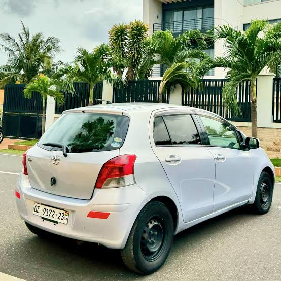 Thumbnail 3 of Toyota Vitz