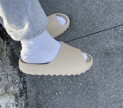 Yezzy Slides photo 3
