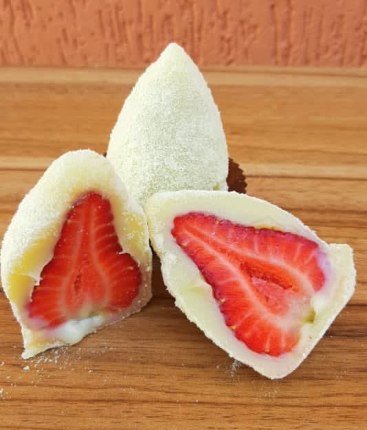 Coxinha de morango com leite em pó