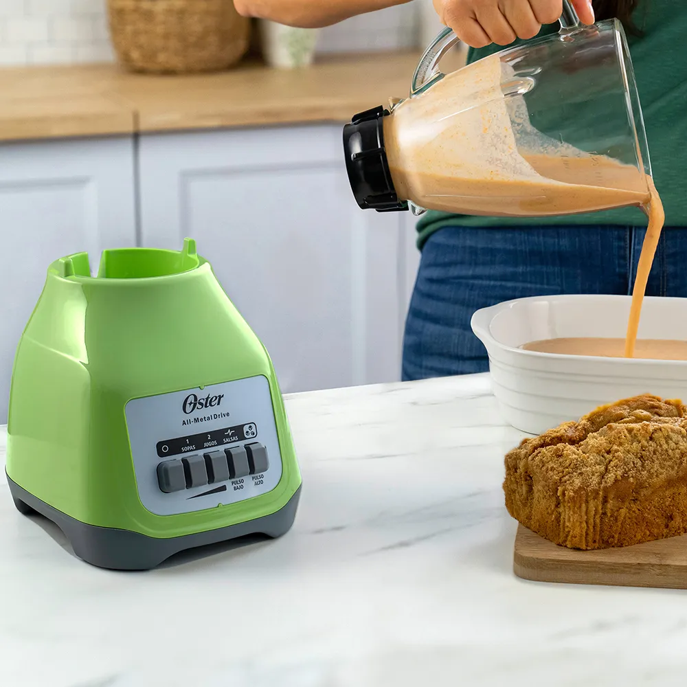 Licuadora Oster® 2 velocidades más pulso y vaso de vidrio BLSTKAGKPB