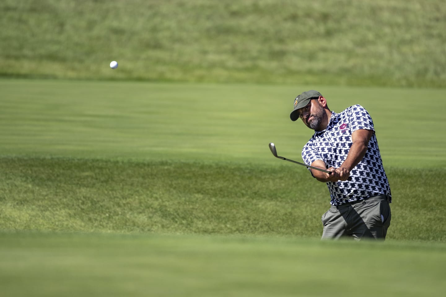 Zaidoon Zakaria of Iraq chips to the green during a practice round ahead of the 2024 Asia-Pacific Amateur Championship being played at the Taiheiyo Club in Gotemba, Japan on Wednesday 02 October 2024. Photograph by AAC.