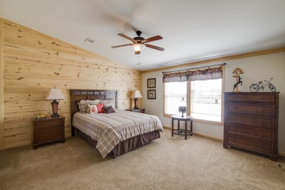 Pine Mountain Cabin 901 master bedroom