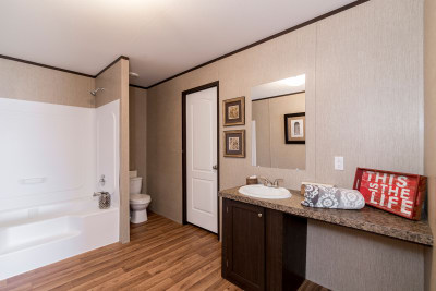 Redman 2856A master bathroom