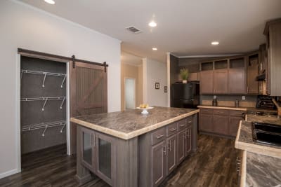 Rio Grand XL kitchen and hutch