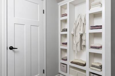 Skyline Homes Woodland - Orchid CS 2860 master bath cubbies