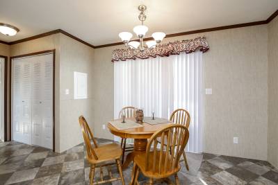 Northwood F26803 dining area