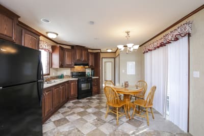 Northwood F26803 kitchen and dining area