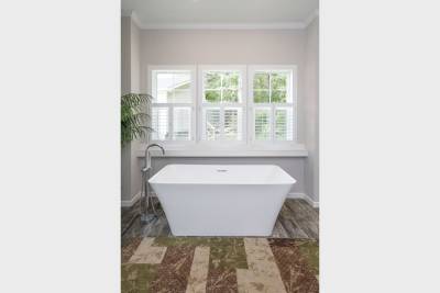 master bath tub