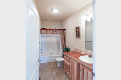 Huntington 887 bathroom