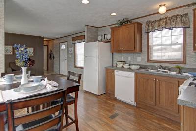 Northwood F25206 kitchen and dining room