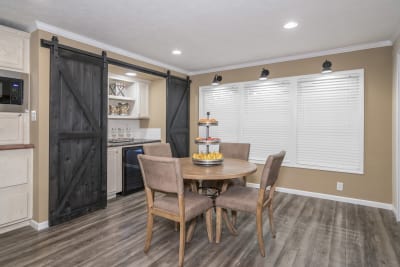 Ridgecrest 6010 dining room