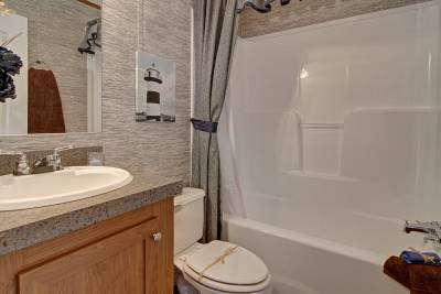 Northwood F25206 bathroom