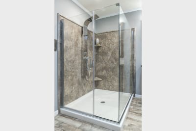 Dutch Diamond optional Radiant Spa Bath
