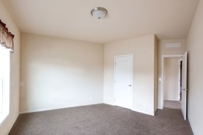 Huntington 887 bedroom