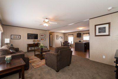 Redman 2856A living room and kitchen