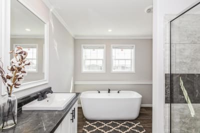 Champion Homes Dresden - Pursuit master bath