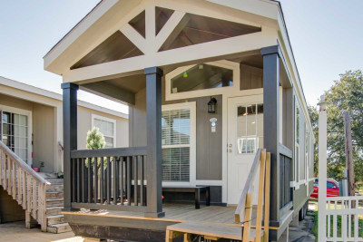 APH 517 exterior
