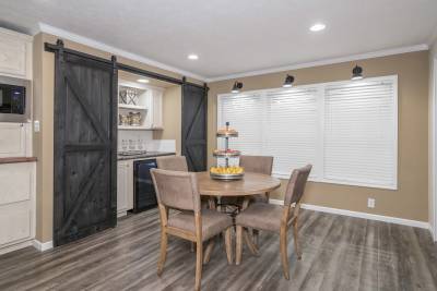Ridgecrest 6010 dining room