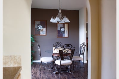 Huntington 887 dining room