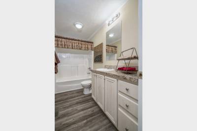 Ridgecrest 6010 bathroom