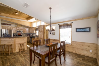 Pine Mountain Cabin 901 dining room