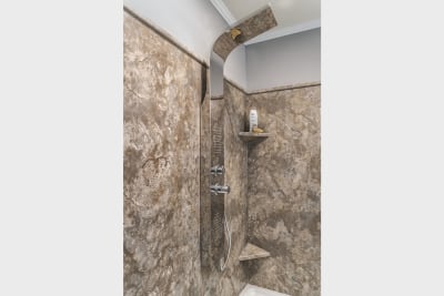 Dutch Diamond optional Radiant Spa Bath