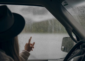 Condensation rain vanlife alex-geerts-iUMOJnqXPPA.jpg