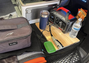 Aotto electric lunch box connected to portable power station.jpg