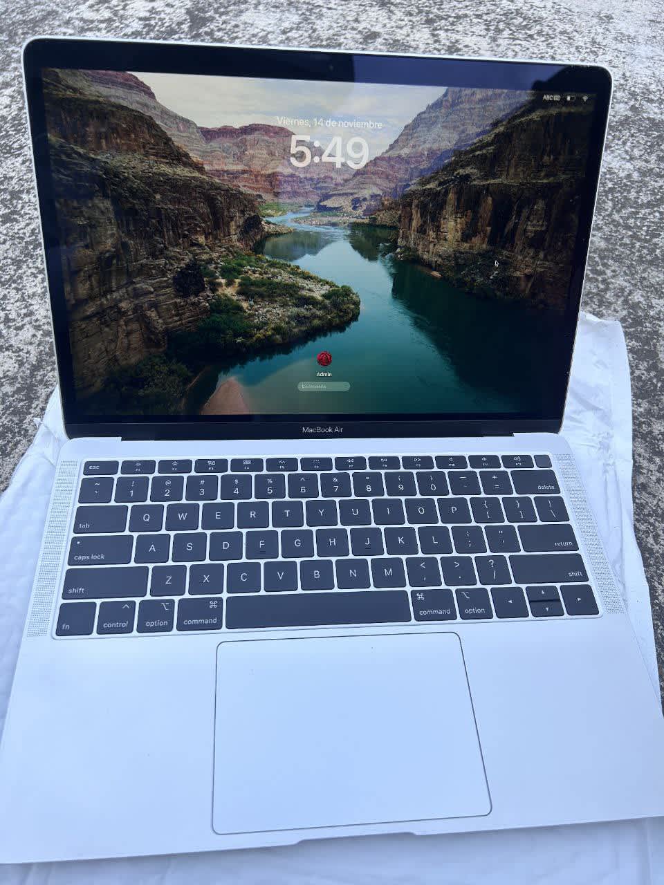 Apple MacBook Air 2019 - Core i5 - 128 GB SSD - 8 GB RAM - Chokhma Tech Riobamba